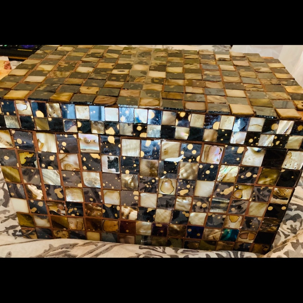 Resell- Mirrored Organizer or Jewelry Box